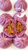 多彩美味包子全家福12个 其中 3个紫薯面皮卷心菜鲜肉包，3个南瓜面皮牛肉胡萝卜肉包，3个白面皮香菇油菜豆干素包，3个全麦面皮鲜虾木耳鲜肉包 约600g