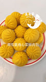 多彩美味包子全家福12个 其中 3个紫薯面皮卷心菜鲜肉包，3个南瓜面皮牛肉胡萝卜肉包，3个白面皮香菇油菜豆干素包，3个全麦面皮鲜虾木耳鲜肉包 约600g